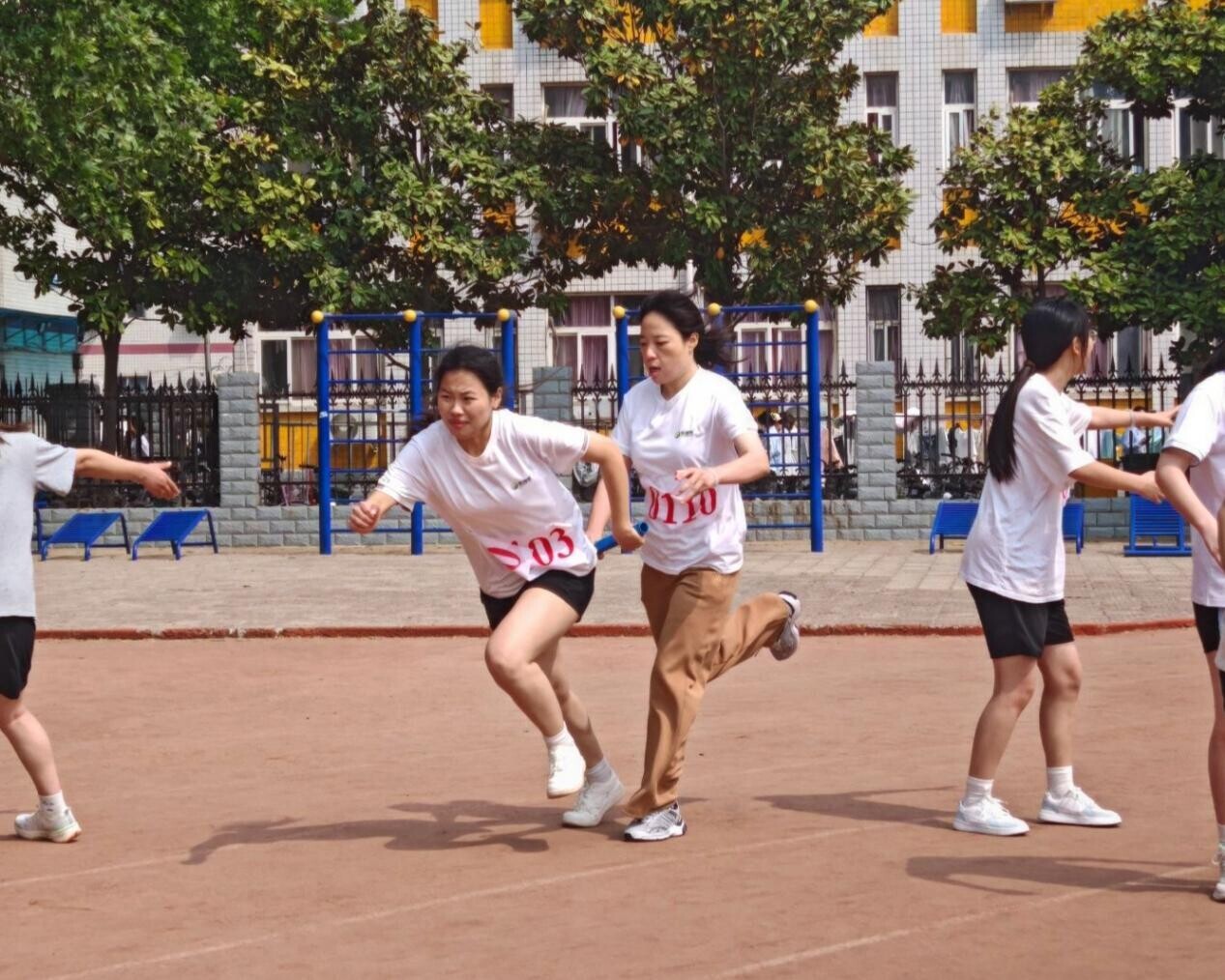 4X100女