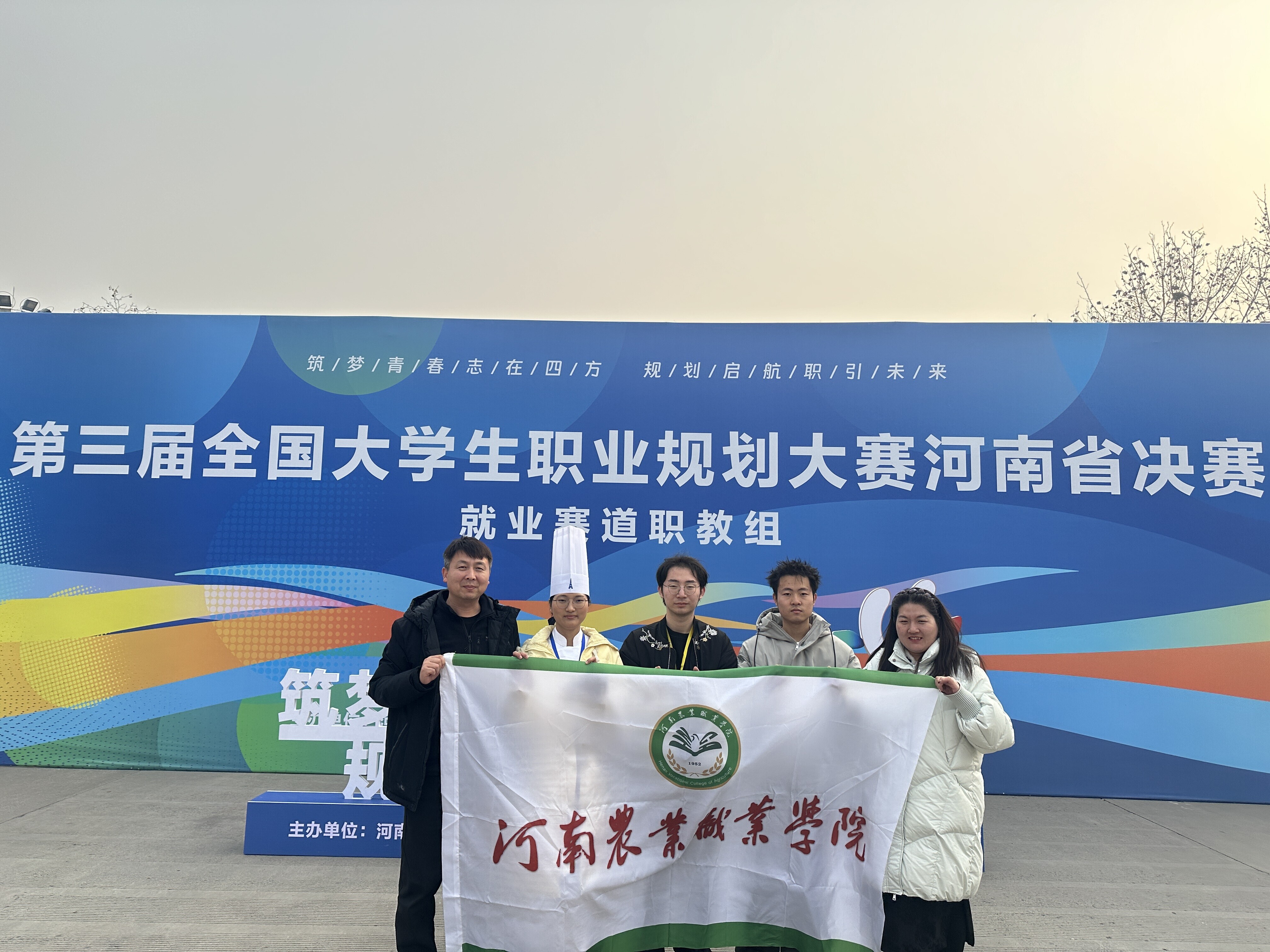 834dcfe84f237f5e8512e2e724718ba