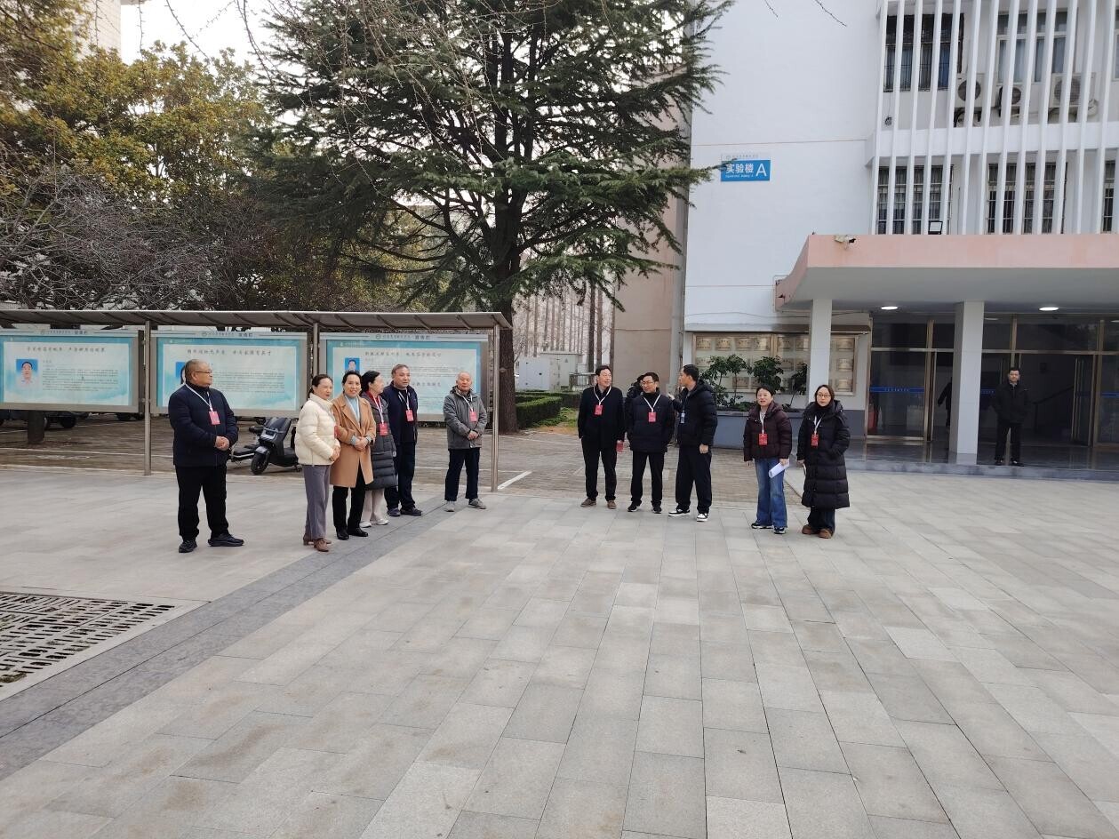 开学校园巡查1